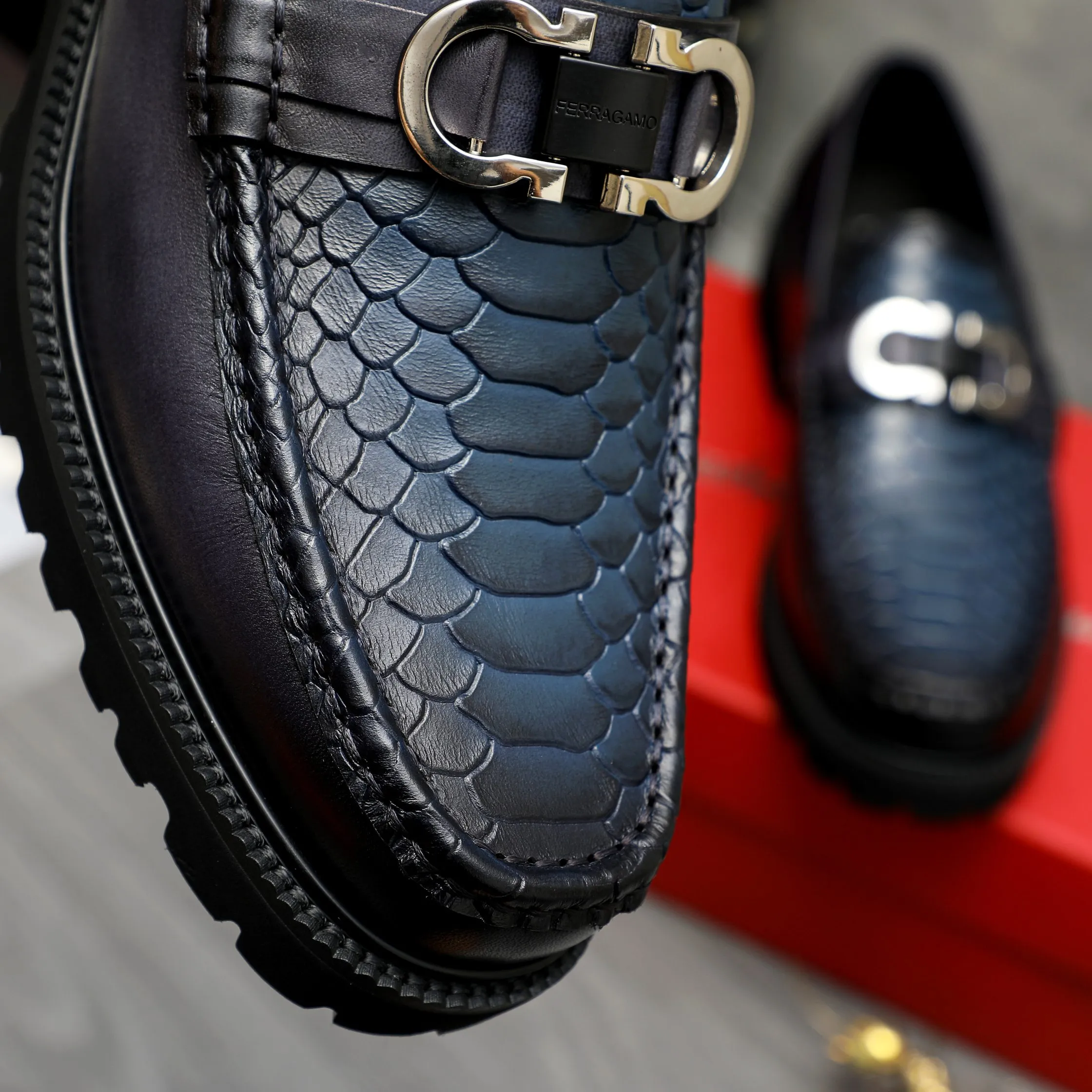 Men's shoes 💰540 Product trademark: Ferragamo "Ferragamo" business slip-on leather shoes Regular size: 38-44 (45.46 custom-made, non-returnable) Product materials: Selected high-quality color-brushed snake-print cowhide upper, cowhide lining, original outsole
